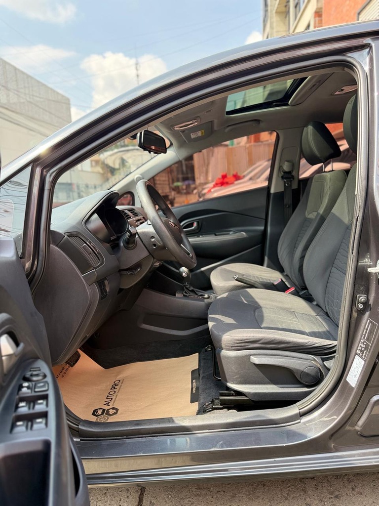 KIA RIO HATCH BACK 1.400CC SR 2014 AUT